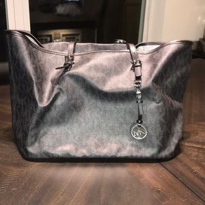 Michael Kors Medium Jet Set Travel Tote in Black